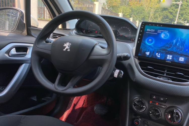 标致2008 2014款 1.6L 自动潮流版中控内饰7003