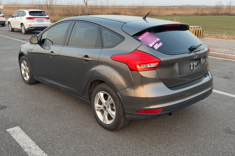 福特 福克斯 2015款 两厢 1.6L 自动舒适型车身外观6008