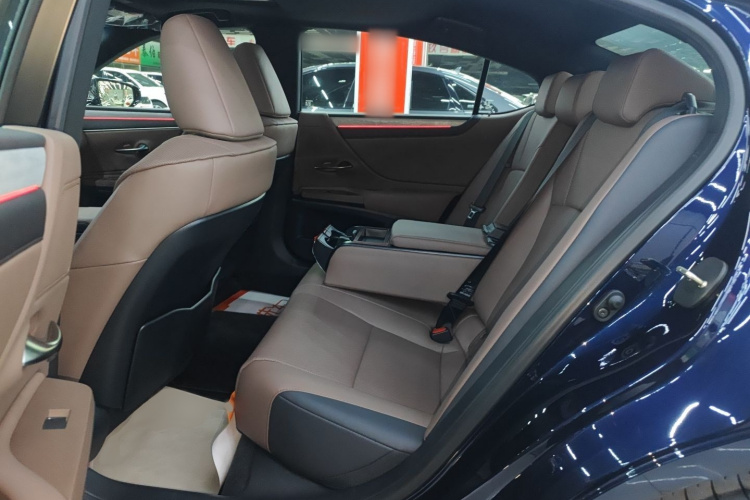 雷克萨斯ES 2025款 200 臻享版中控内饰7004