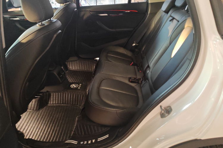 宝马X1 2019款 sDrive18Li 尊享型中控内饰21