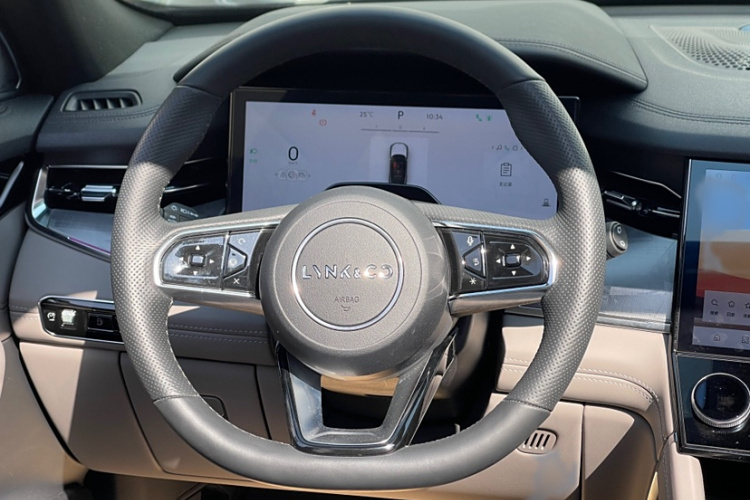 领克09 EM-P 2023款 2.0TD EM-P 远航版PM 七座中控内饰7011