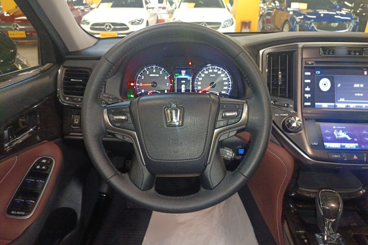 丰田 皇冠 2018款 2.0T 运动版局部细节13