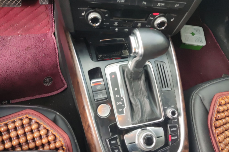 奥迪Q5 2013款 40 TFSI 舒适型局部细节18