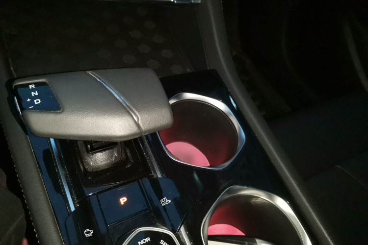 长安 逸动 2022款 PLUS 蓝鲸NE 1.4T GDI DCT尊贵版局部细节18