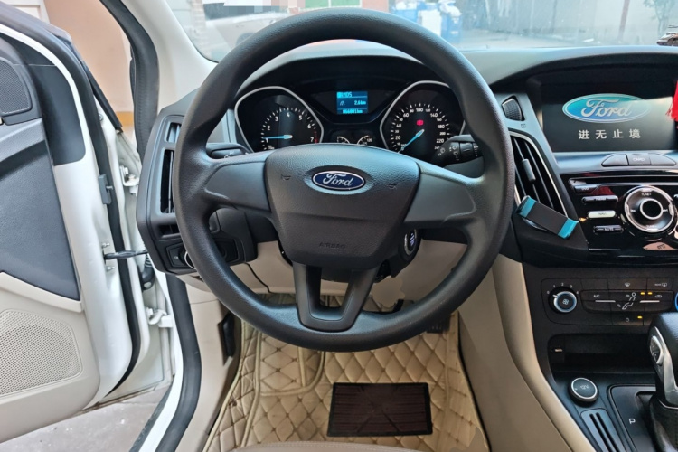 福特 福克斯 2018款 三厢经典 1.6L 自动舒适型智行版局部细节13