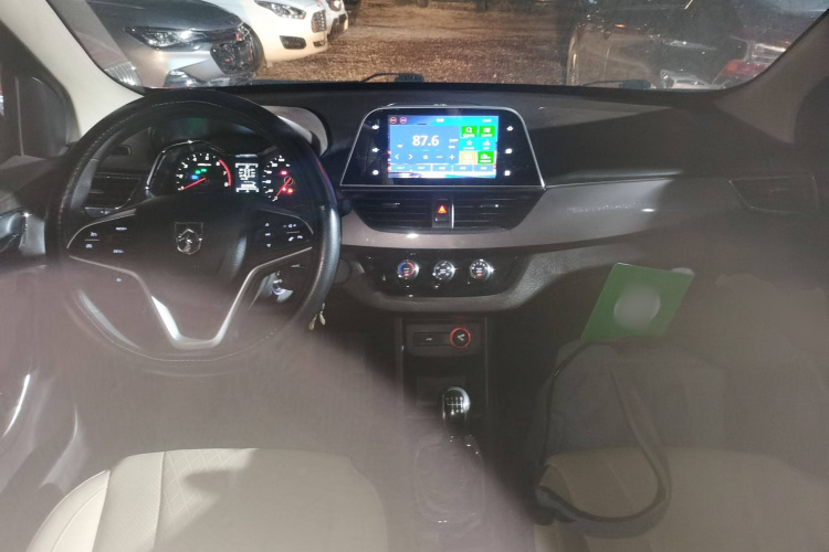 宝骏310W 2017款 1.5L 手动时尚型 国V中控内饰7002