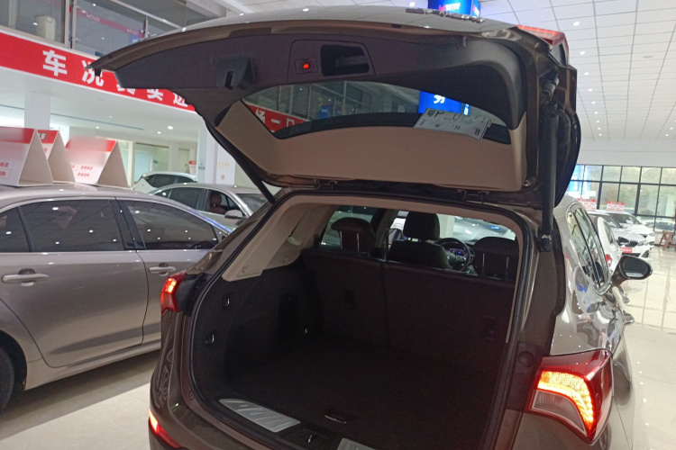 别克 昂科威 2019款 20T 两驱精英型 国VI机舱底盘23