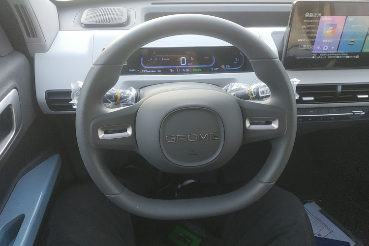 吉利银河 2024款 熊猫mini 200km 耐力熊中控内饰13