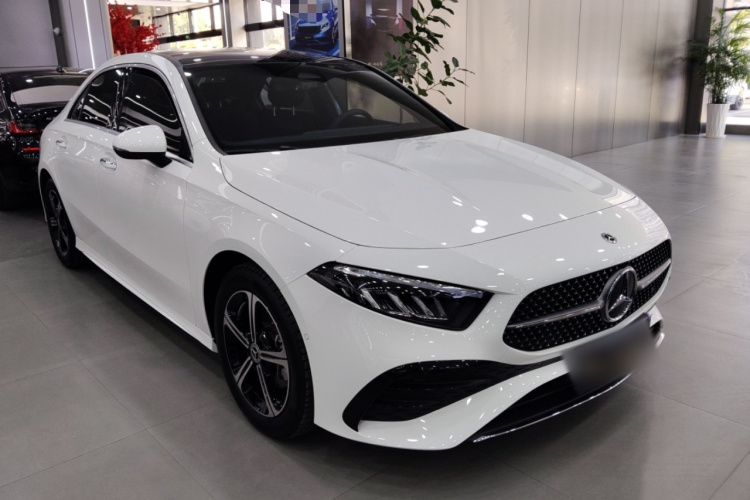 奔驰A级 2024款 改款 A 200 L 时尚型车身外观3