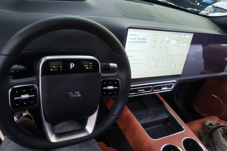 理想汽车 理想L9 2025款 Ultra 智能焕新版中控内饰7002
