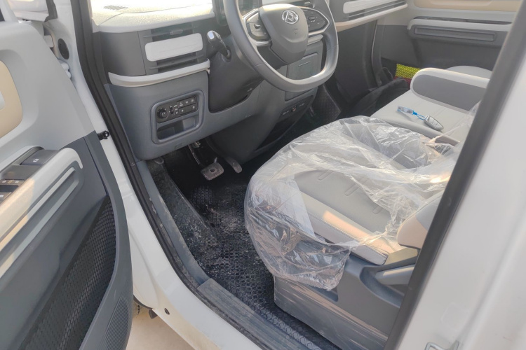 上汽大通MAXUS 大拿V1 2024款 V1 长轴高顶 多功能版（62kWh）中控内饰7003