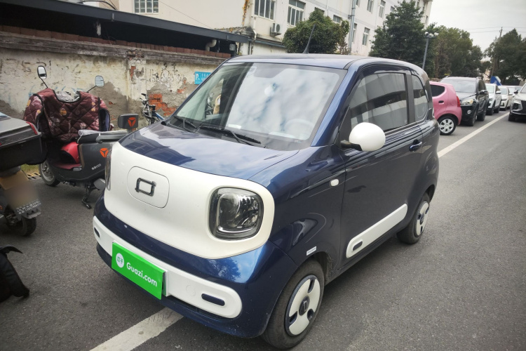 奔腾小马 2025款 222km 灵动马车身外观1