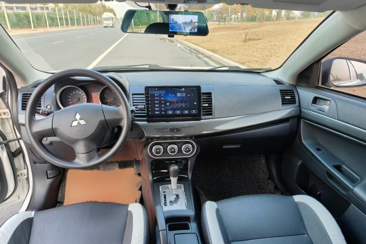 三菱 翼神 2013款 时尚版 1.8L CVT舒适型中控内饰7001