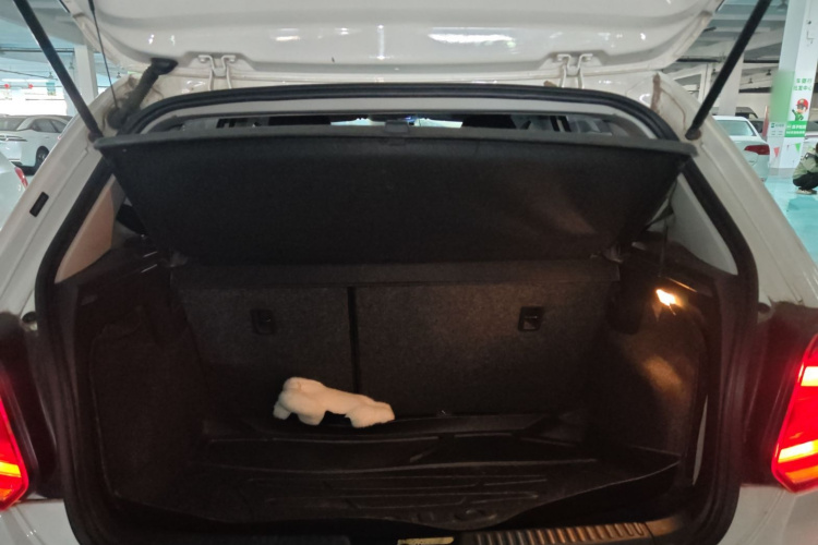 大众 Polo 2014款 1.6L 自动舒适版机舱底盘23