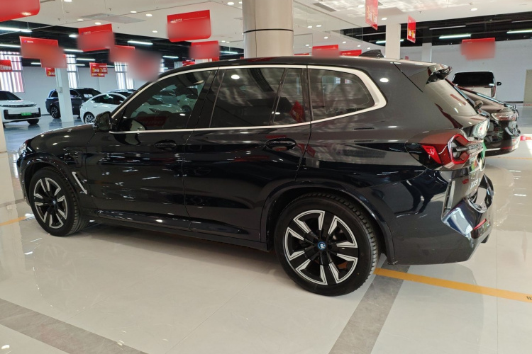 宝马iX3 2022款 改款 领先型车身外观4