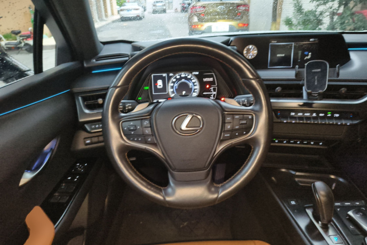 雷克萨斯UX新能源 2020款 300e 纯·悦版中控内饰13