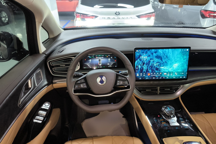 腾势D9 2024款 DM-i 980 四驱尊贵型中控内饰13