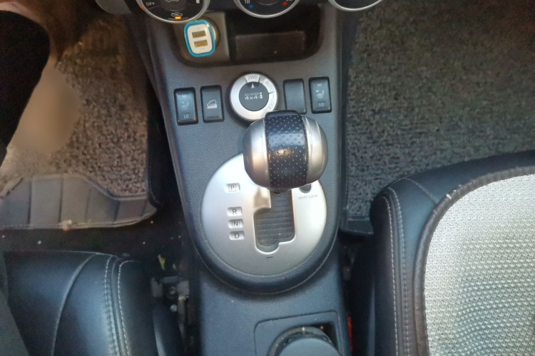 日产 奇骏 2012款 2.5L CVT豪华版 4WD局部细节18