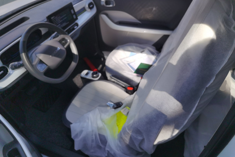 吉利银河 2025款 210km 熊猫骑士中控内饰19