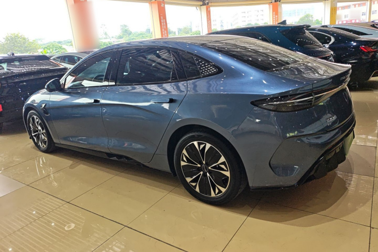 比亚迪 海豹 2022款 550km 标准续航后驱版尊贵型车身外观4