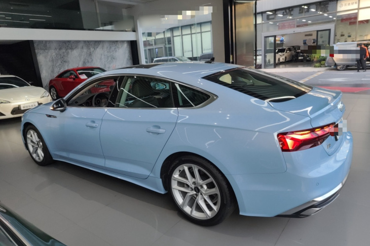 奥迪A5 2024款 Sportback 40 TFSI 时尚动感型车身外观4