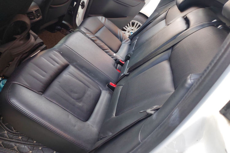 标致3008 2018款 2.0L 自动经典版中控内饰7004