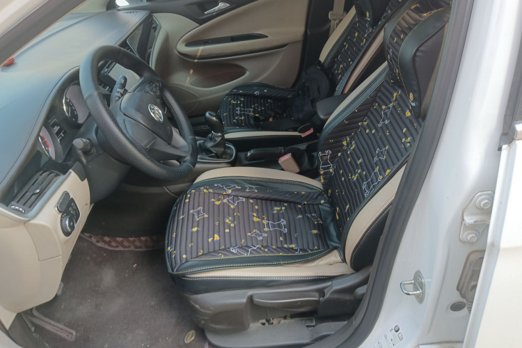 别克 威朗 2015款 三厢 15S 手动进取型局部细节19