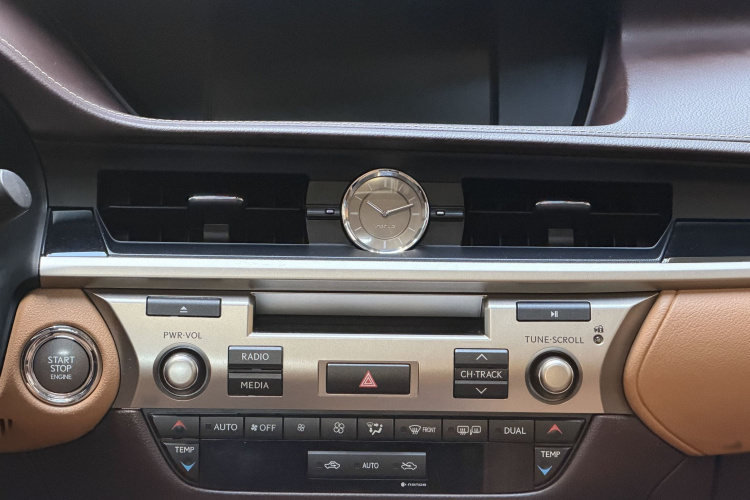 雷克萨斯ES 2015款 200 精英版中控内饰7007