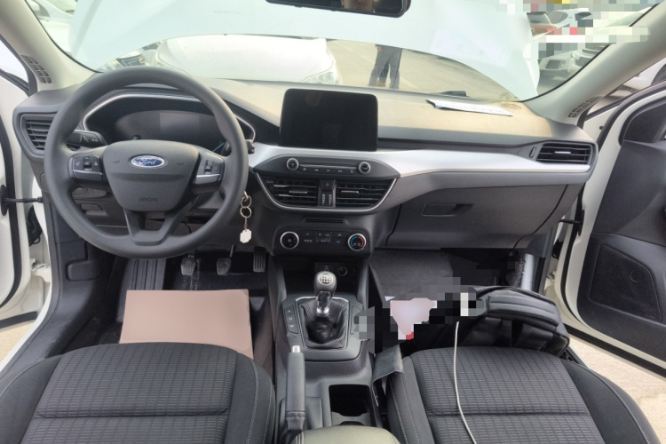 福特 福克斯 2019款 两厢 1.5L 手动锋跃型 国V中控内饰7002