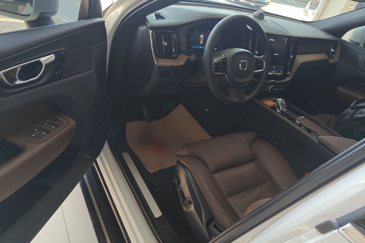 沃尔沃XC60 2023款 B5 四驱智远豪华版中控内饰20