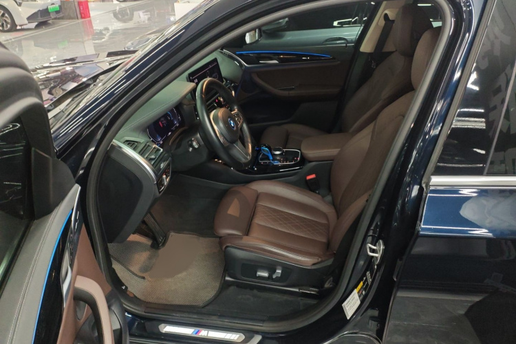 宝马iX3 2022款 改款 领先型中控内饰7003