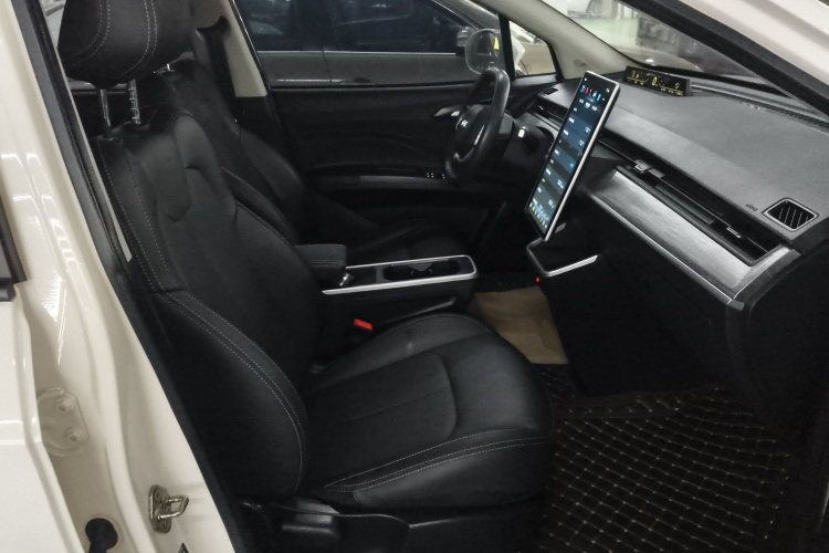 哪吒汽车 哪吒V 2022款 潮 400 Lite局部细节41