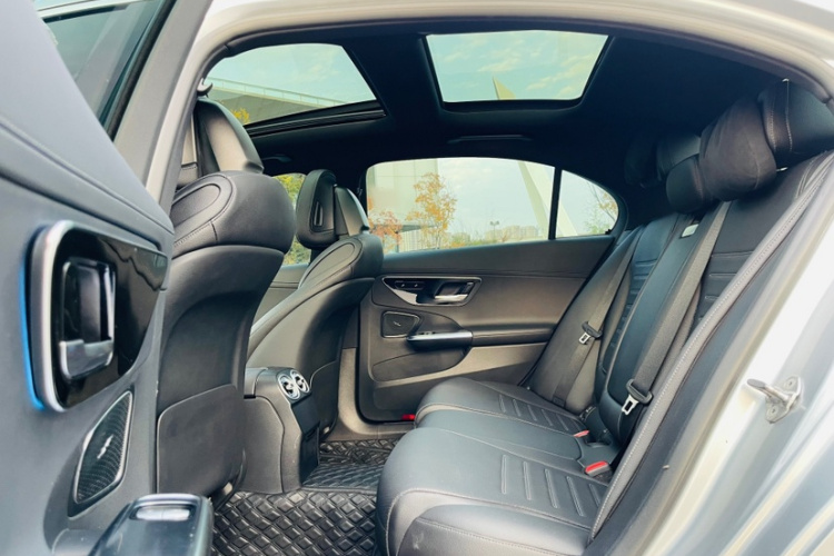 奔驰C级 2022款 C 260 L 运动版中控内饰7012