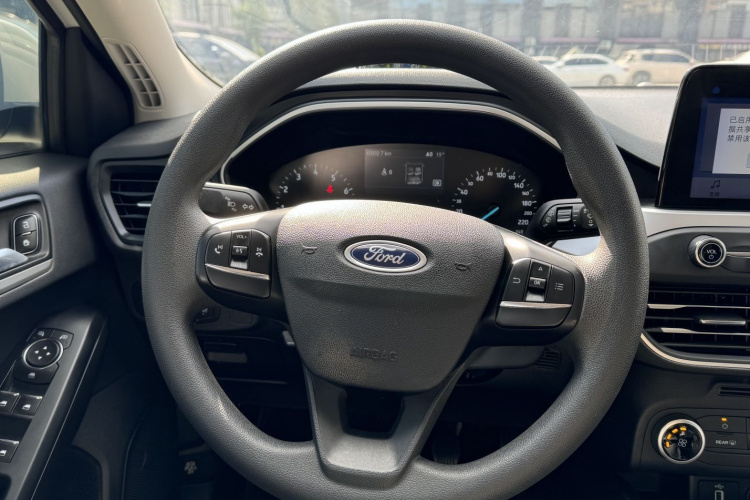 福特 福克斯 2019款 两厢 1.5L 手动锋跃型 国V中控内饰7005