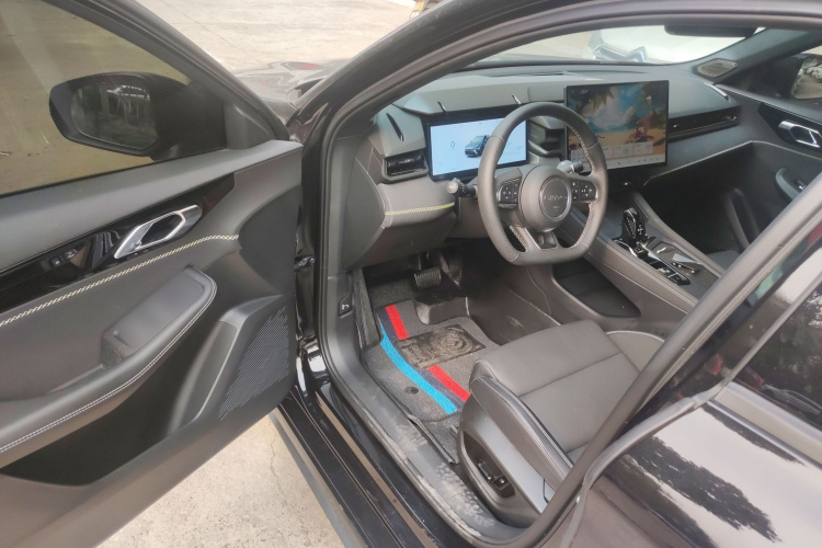 领克03 2025款 1.5TD DCT冠军版Pro中控内饰20