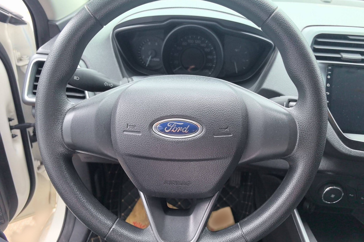 福特 福睿斯 2019款 改款 1.5L 手动质享型（胎压监测） 国VI中控内饰7006