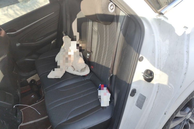 长安 逸动 2021款 PLUS 1.6L GDI 手动豪华型中控内饰21