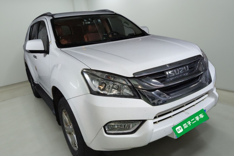 五十铃 mu-X牧游侠 2017款 3.0T 四驱自动尊享型 7座 国IV车身外观3