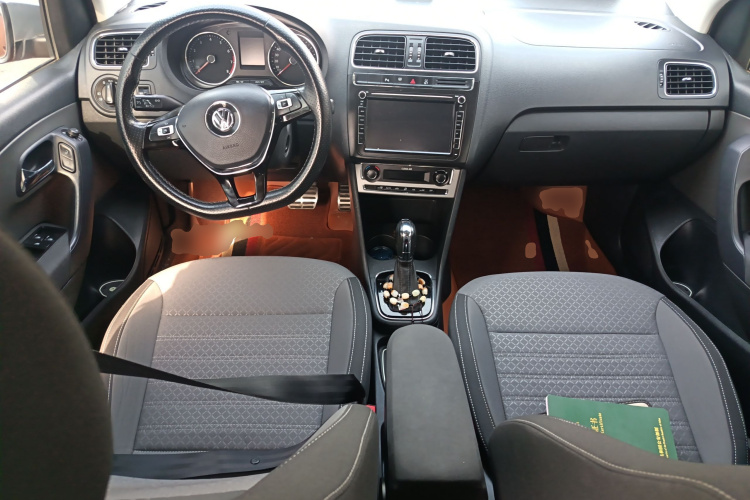 大众 2016款 1.6L Cross Polo 自动中控内饰12