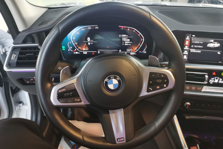 宝马3系 2022款 改款 325i M运动曜夜套装中控内饰13