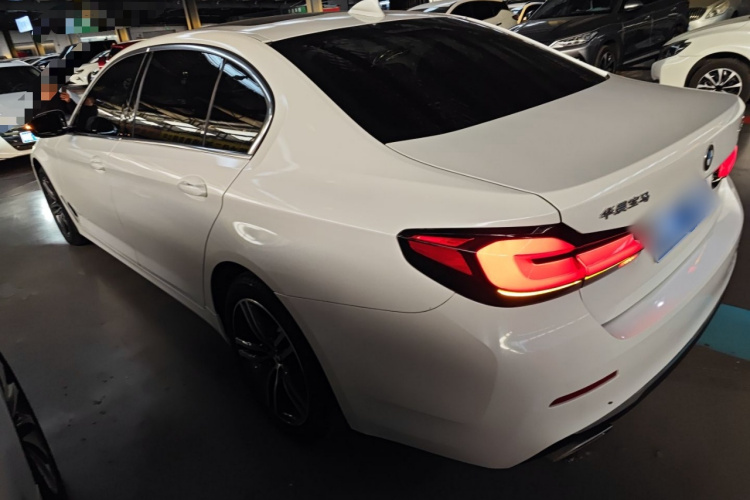 宝马5系 2022款 改款 530Li 领先型 豪华套装车身外观4