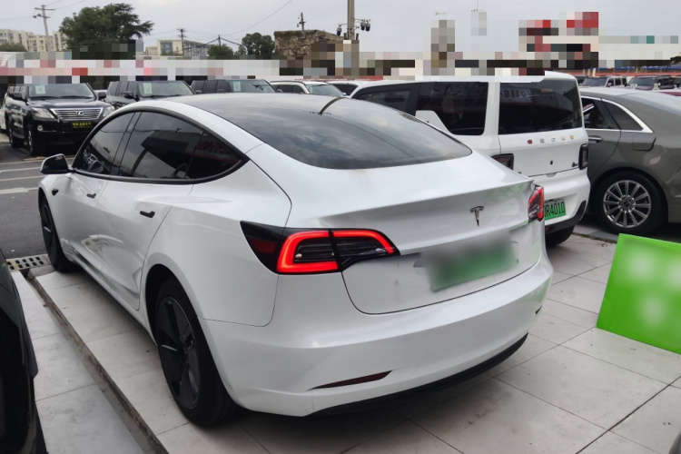 特斯拉 Model 3 2022款 后轮驱动版车身外观4