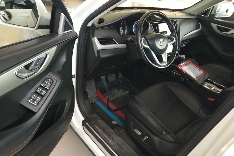 众泰SR7 2016款 1.5T CVT魔方之心版 国IV中控内饰20