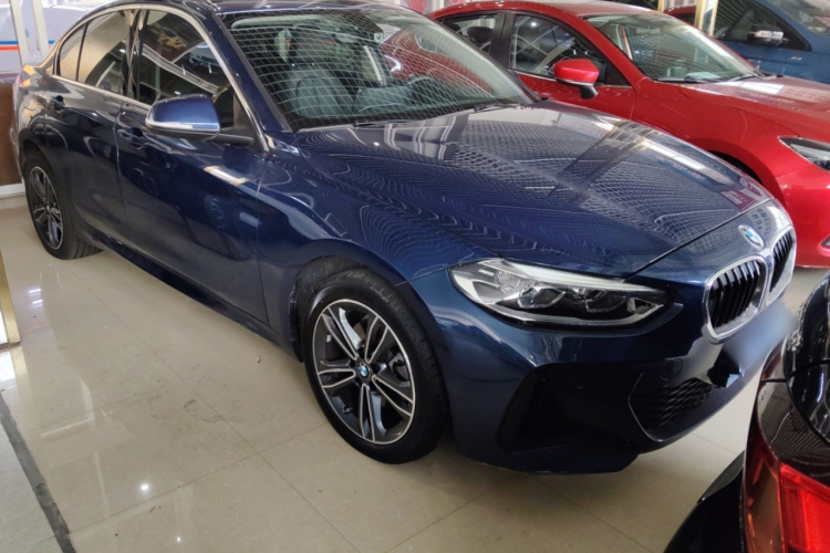 宝马1系 2021款 改款 120i M运动版车身外观3