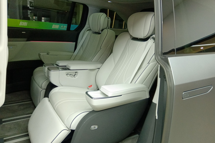 小鹏X9 2025款 星舰版中控内饰7004