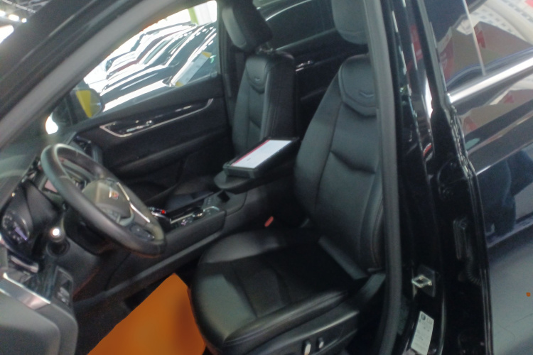 凯迪拉克XT5 2022款 2.0T 两驱豪华型中控内饰19