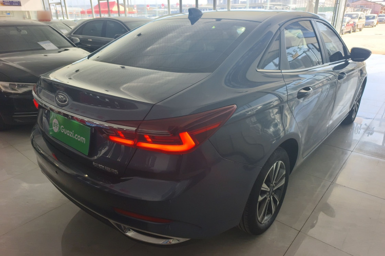 福特 福睿斯 2021款 1.5L 自动钻石版车身外观7