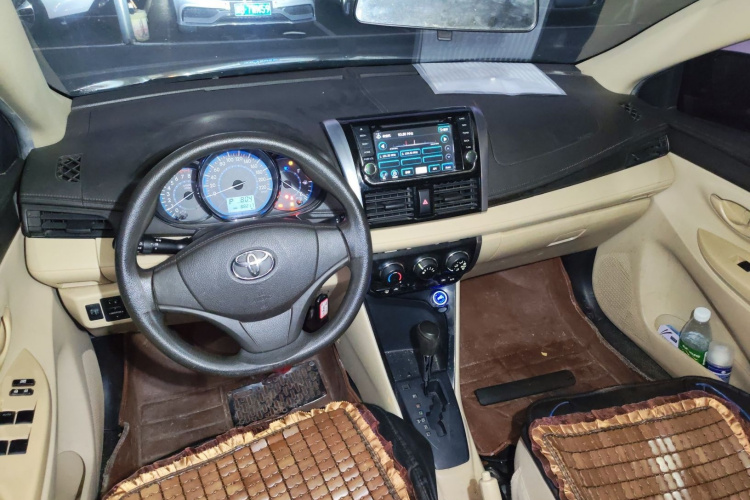 丰田 威驰 2014款 1.5L 自动智臻版中控内饰7002