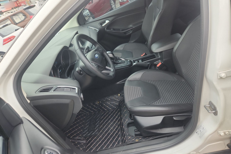 福特 福克斯 2015款 三厢 EcoBoost 180 自动精英型中控内饰19