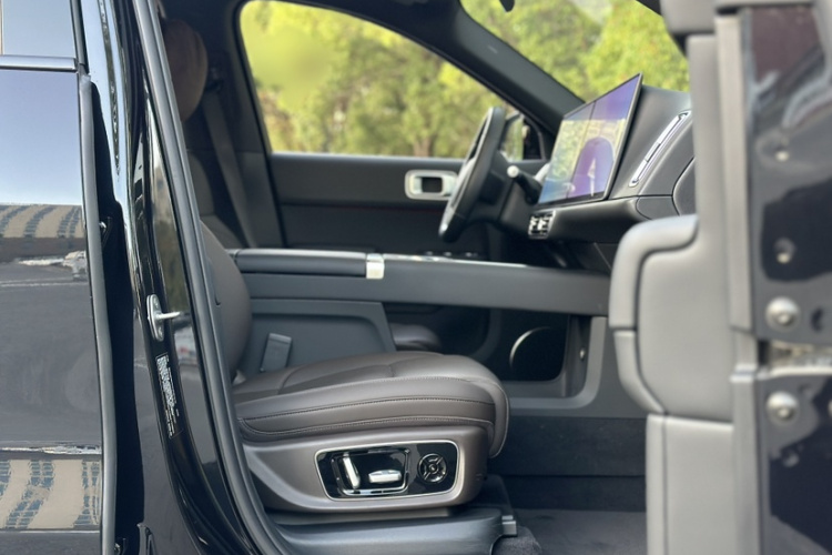 理想汽车 理想L9 2022款 Max中控内饰7007